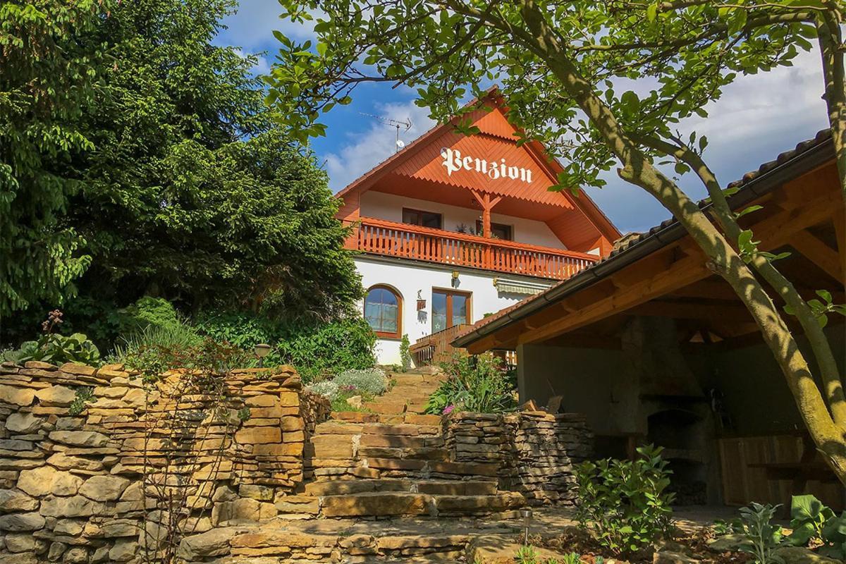 Penzion Na Hradcanech โนเว เมสตู นอด เมตูยี ภายนอก รูปภาพ