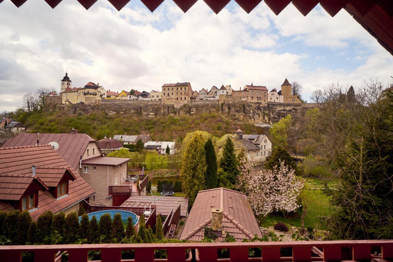 Penzion Na Hradcanech โนเว เมสตู นอด เมตูยี ภายนอก รูปภาพ