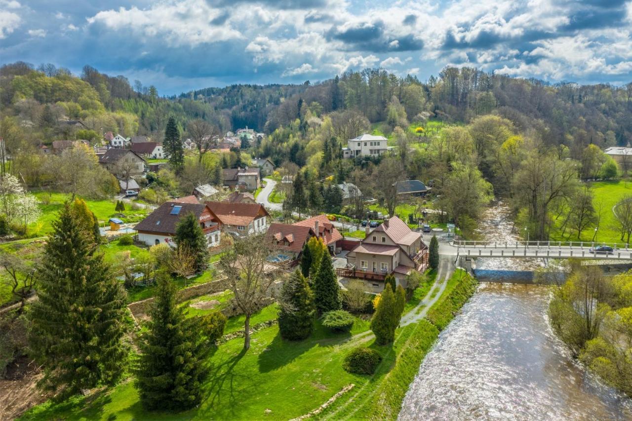 Penzion Na Hradcanech โนเว เมสตู นอด เมตูยี ภายนอก รูปภาพ