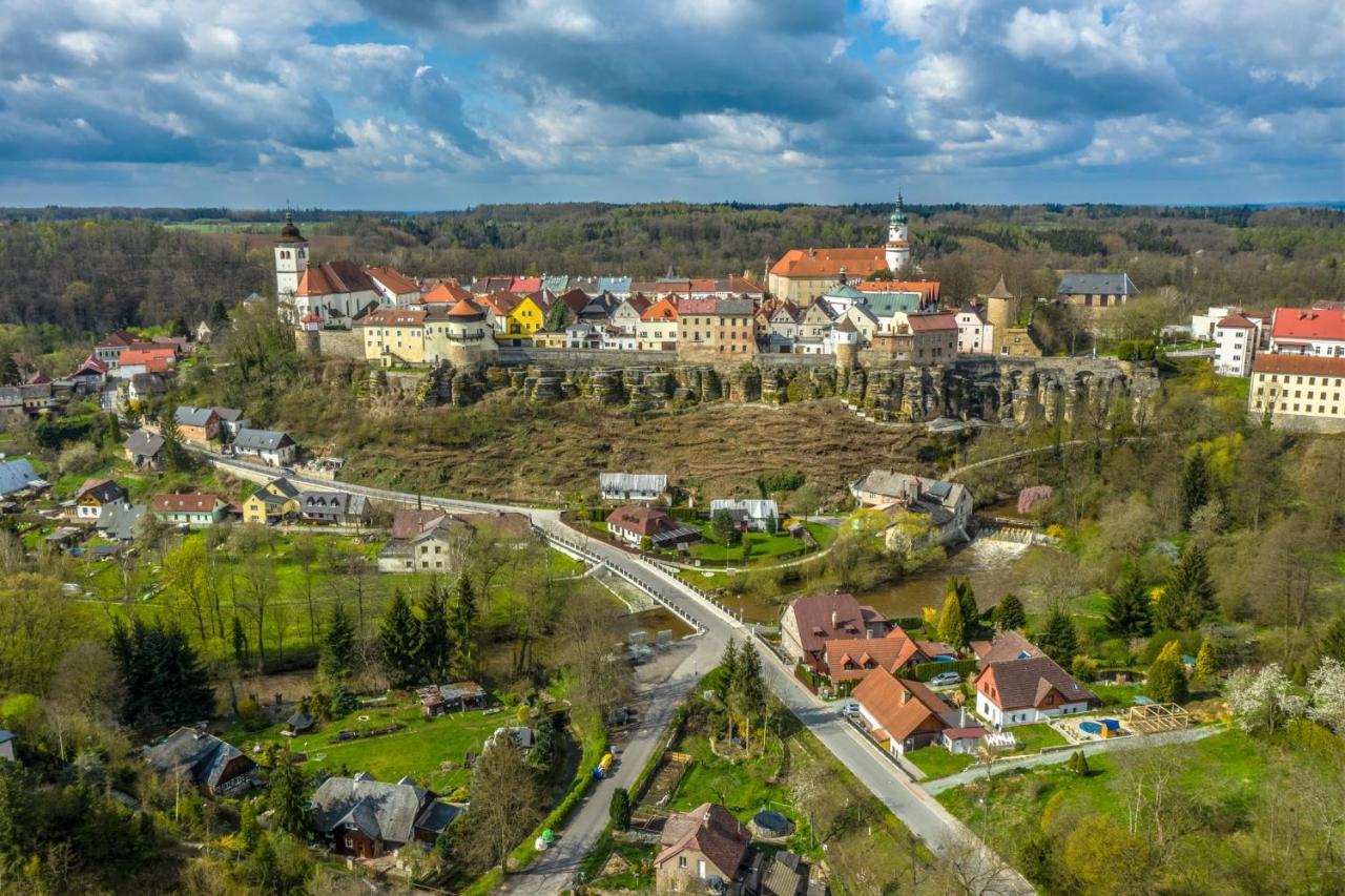 Penzion Na Hradcanech โนเว เมสตู นอด เมตูยี ภายนอก รูปภาพ