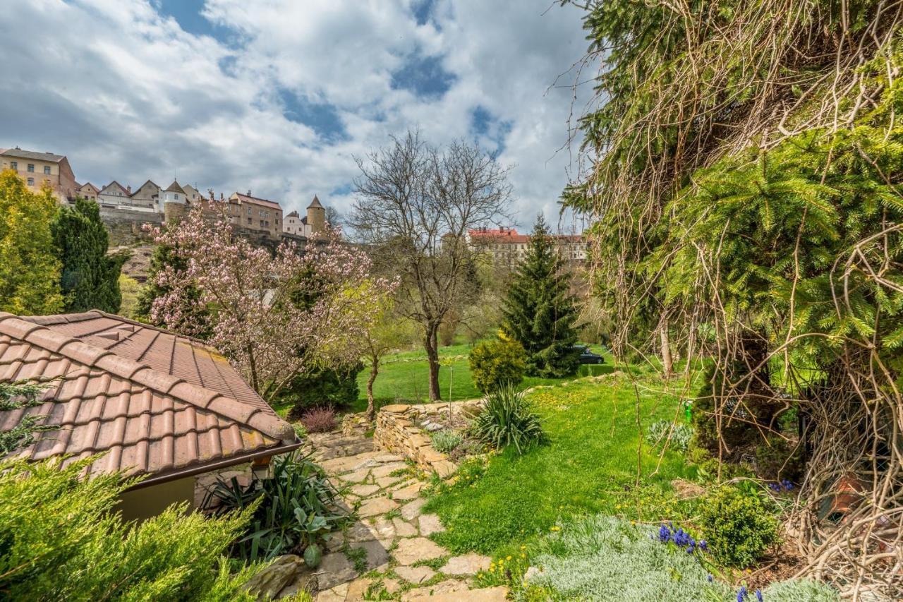 Penzion Na Hradcanech โนเว เมสตู นอด เมตูยี ภายนอก รูปภาพ