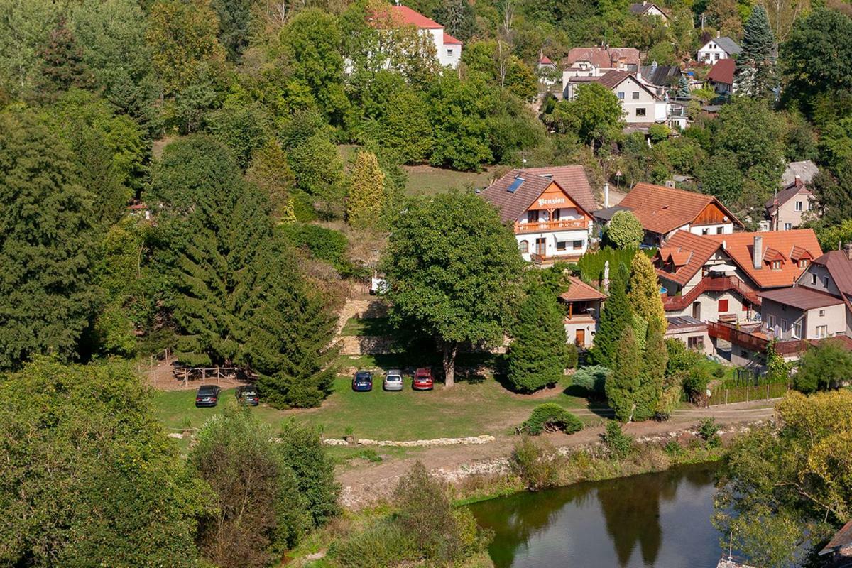 Penzion Na Hradcanech โนเว เมสตู นอด เมตูยี ภายนอก รูปภาพ